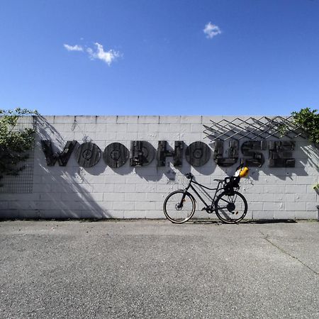 La Cordata Accommodation - Woodhouse Bike Hotel Чинизелло-Бальзамо Экстерьер фото