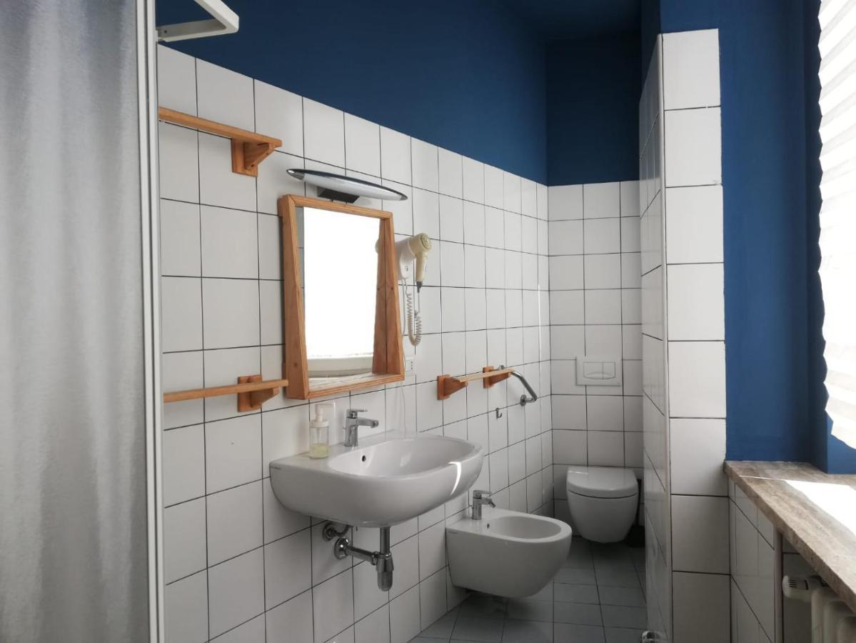 La Cordata Accommodation - Woodhouse Bike Hotel Чинизелло-Бальзамо Экстерьер фото