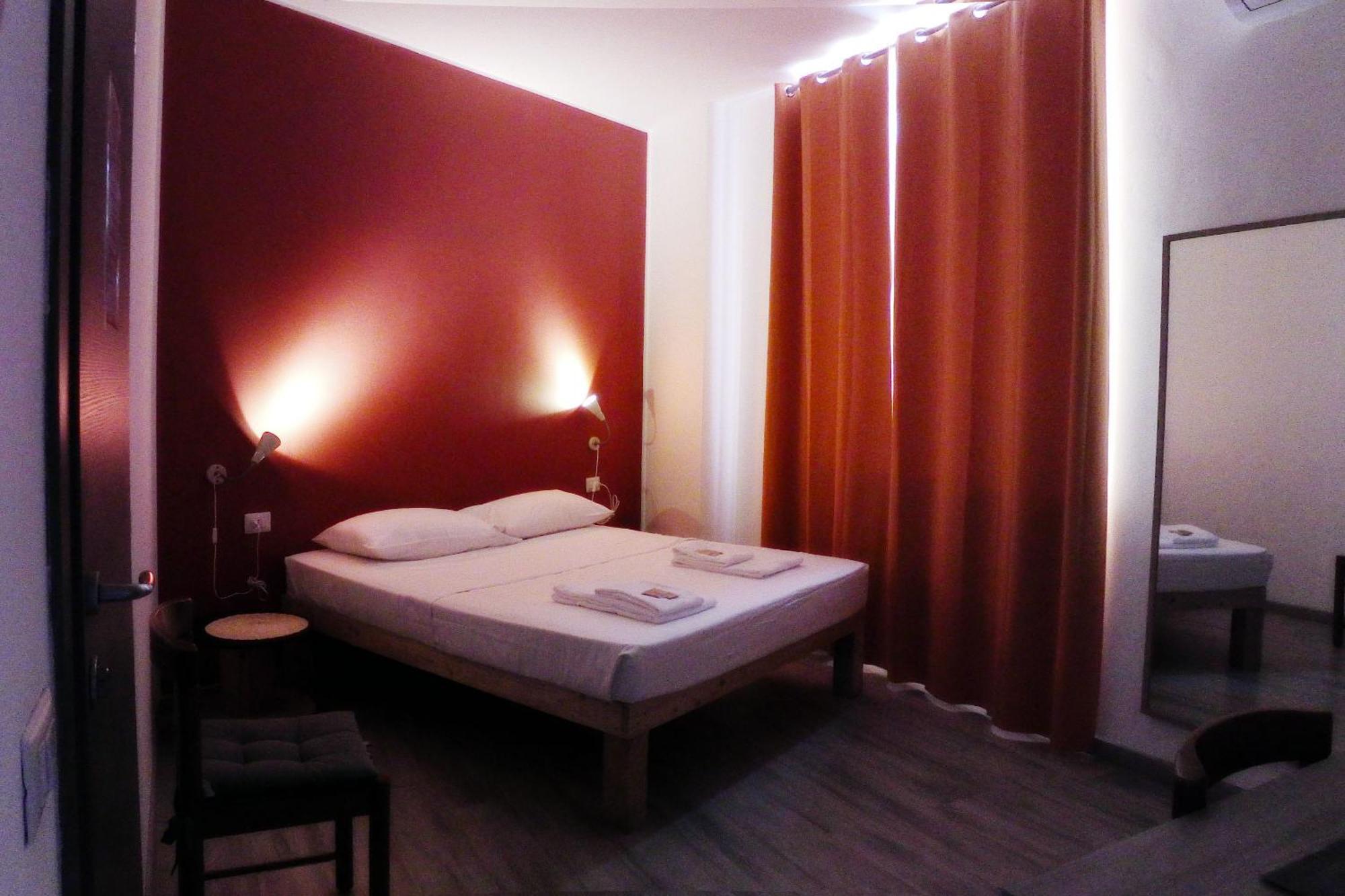 La Cordata Accommodation - Woodhouse Bike Hotel Чинизелло-Бальзамо Экстерьер фото