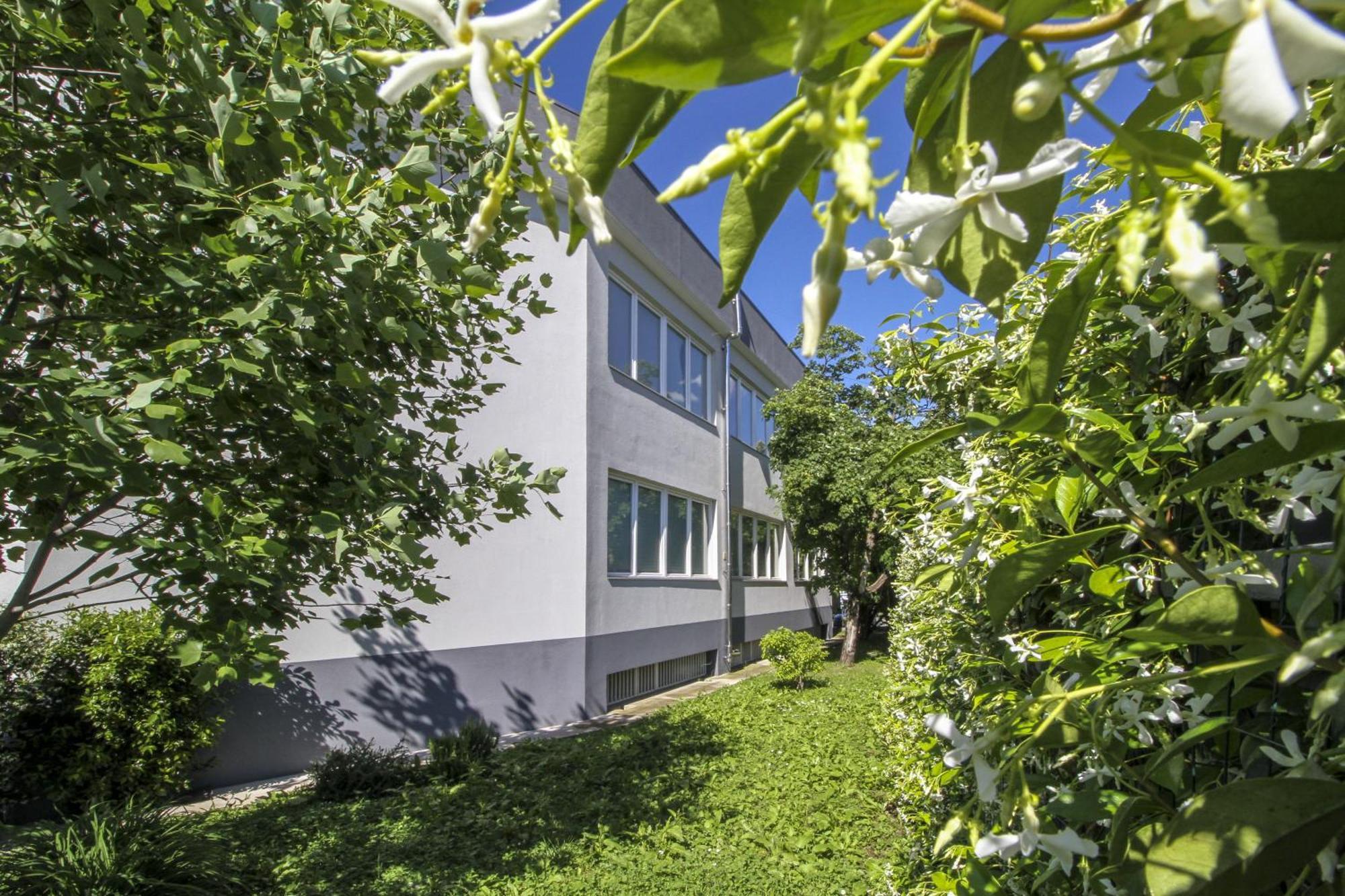 La Cordata Accommodation - Woodhouse Bike Hotel Чинизелло-Бальзамо Экстерьер фото