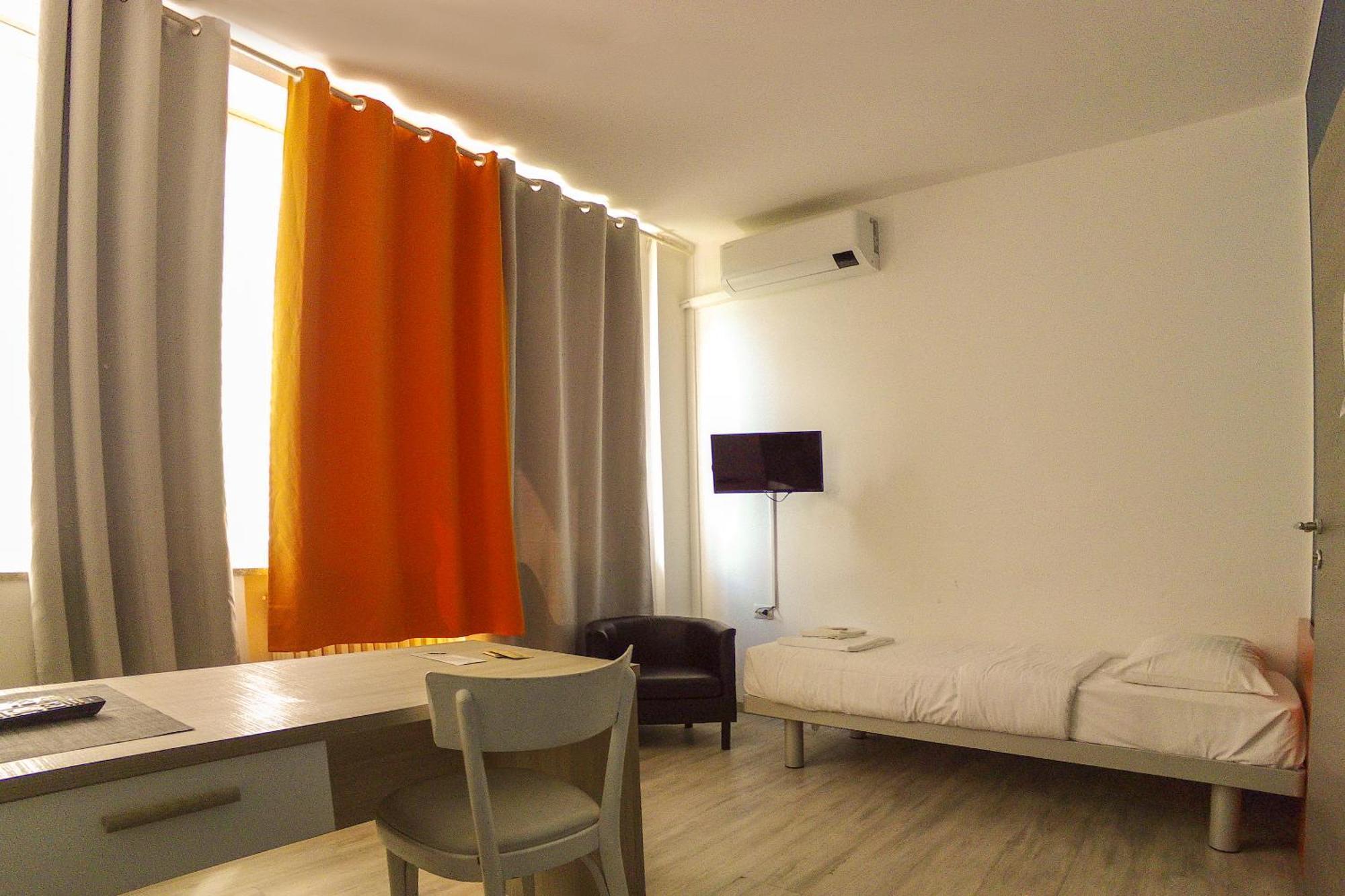 La Cordata Accommodation - Woodhouse Bike Hotel Чинизелло-Бальзамо Экстерьер фото